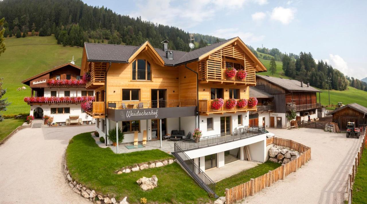 Waidacherhof Apartments Braies  Buitenkant foto